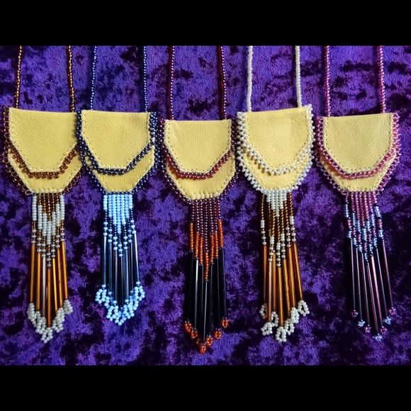 *READ DESCRIPTION* Native American Beaded Medicine Bag Necklace - Picture 3 of 5